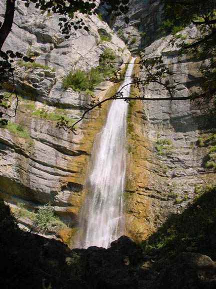 004_cascade_drevenne