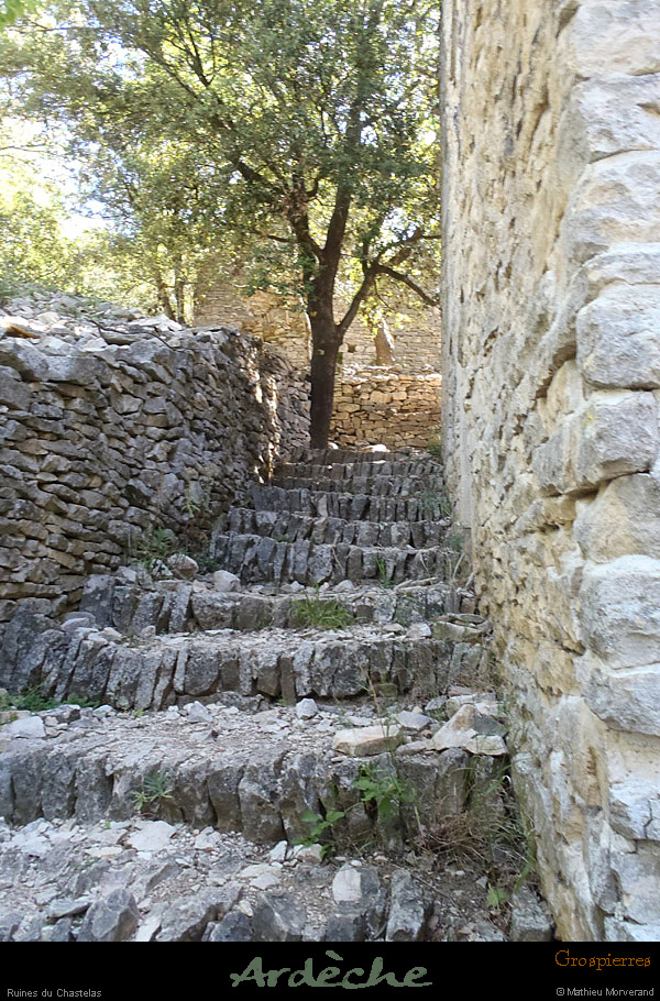 20120622_grospierres_ruinesvillagechastelas07