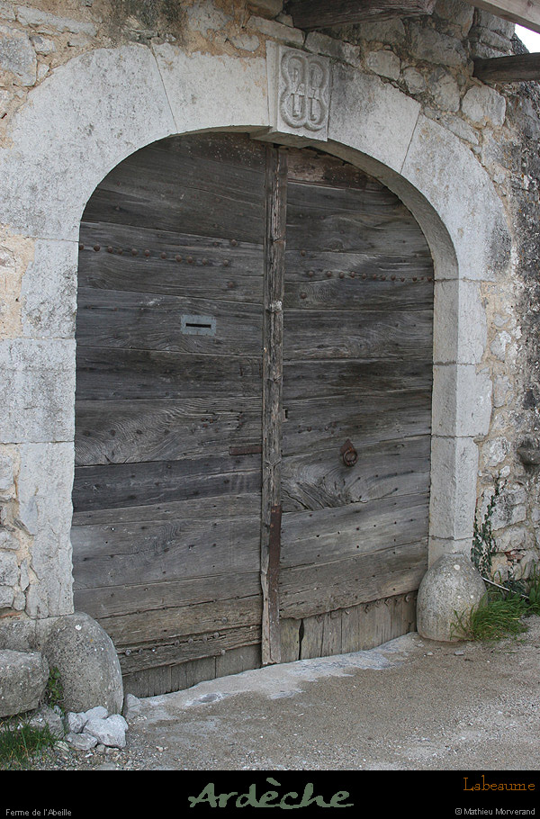 20090329_labeaume_labeilleporche1