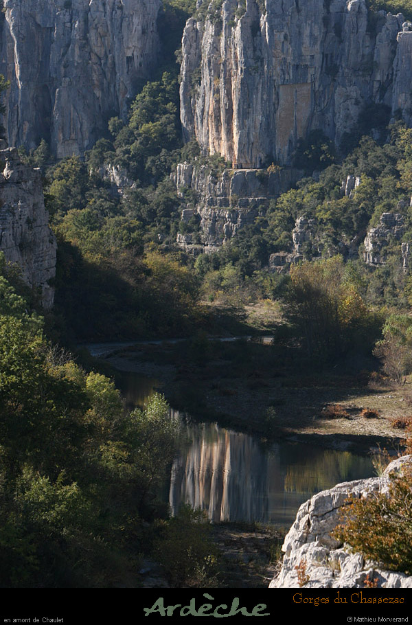 20081026_chassezac_falaisebarres1