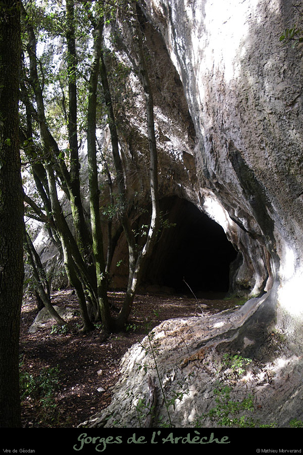 20110112_viregeodan_grotte1entree