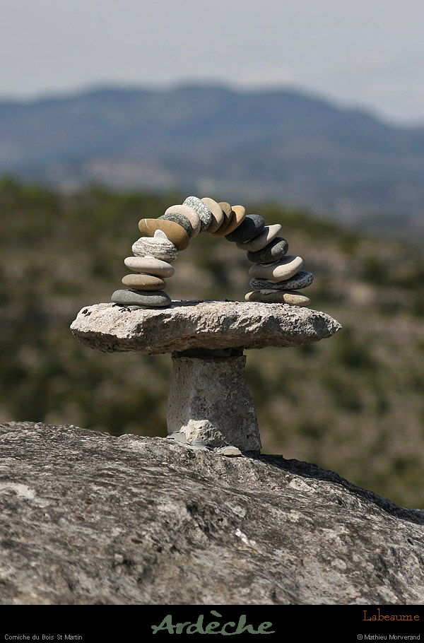 20130416_labeaume_sentiercornicheligne_cairn08