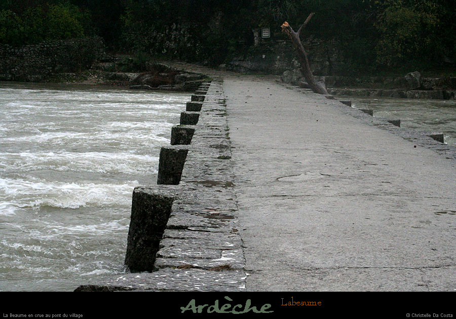 20111105_crue_villagelabeaume_pont05